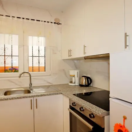 1935 Pool And Garden Apartment Torrevieja