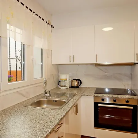 1935 Pool And Garden Apartment