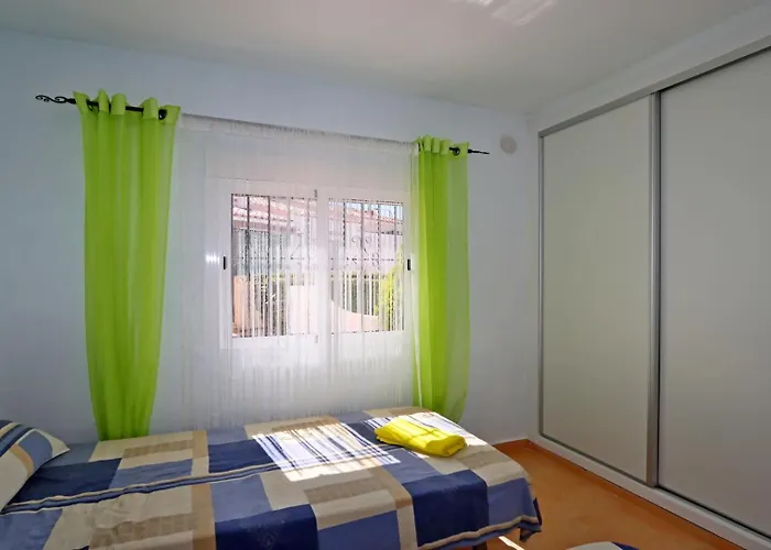 R-1935 Pool And Garden